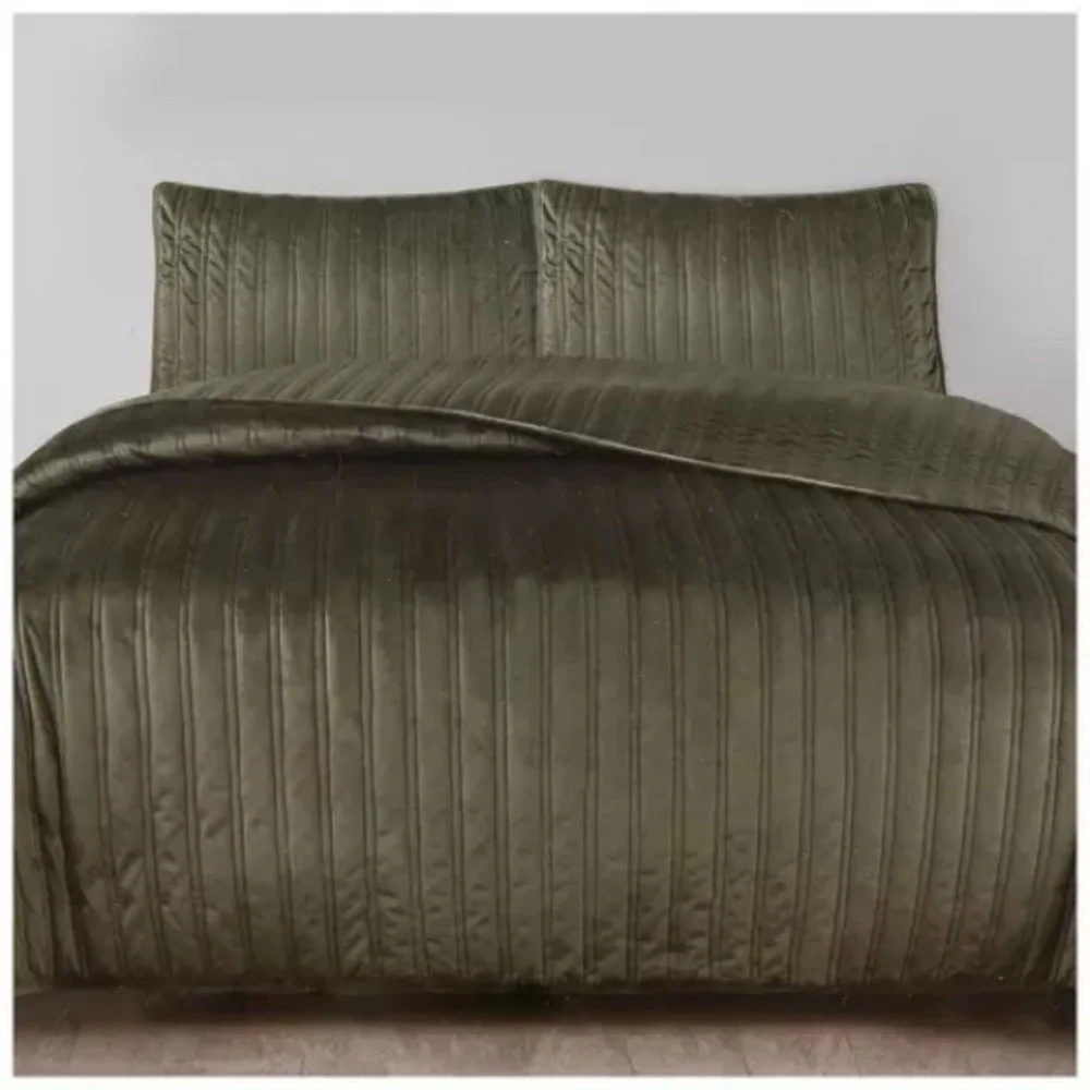 Darsee & David's Velvet Quilt Set